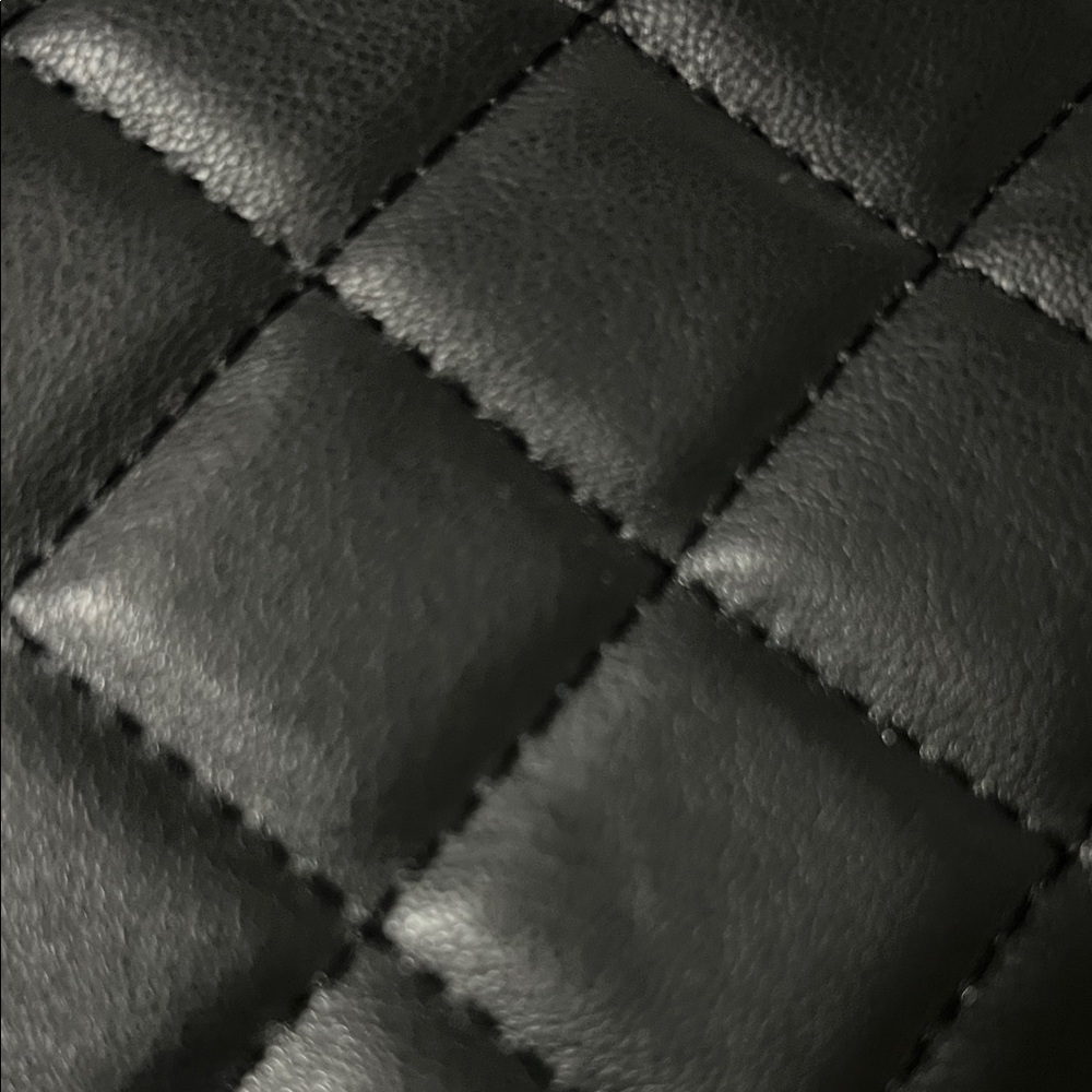 GG Collection Black Quilted Travel Bag - Picture 2 of 10